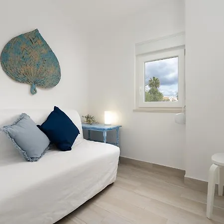 Апартаменты Sunny - 5min To The By Lovelystay *