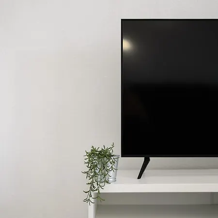 Apartamento Sunny - 5min To The By Lovelystay *