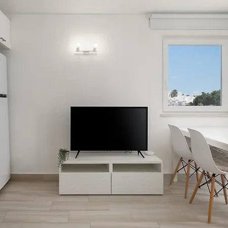 Sunny - 5min To The By Lovelystay