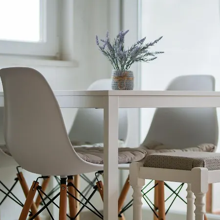 Sunny - 5min To The By Lovelystay Apartamento