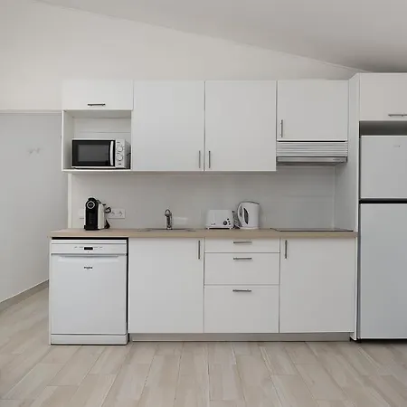 Sunny - 5min To The By Lovelystay Apartamento