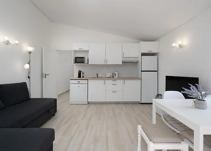 Sunny - 5min To The By Lovelystay 아파트 알부페이라