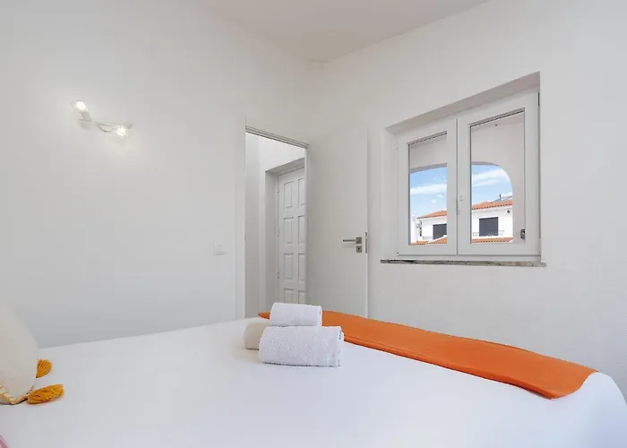 Sunny - 5min To The By Lovelystay Albufeira