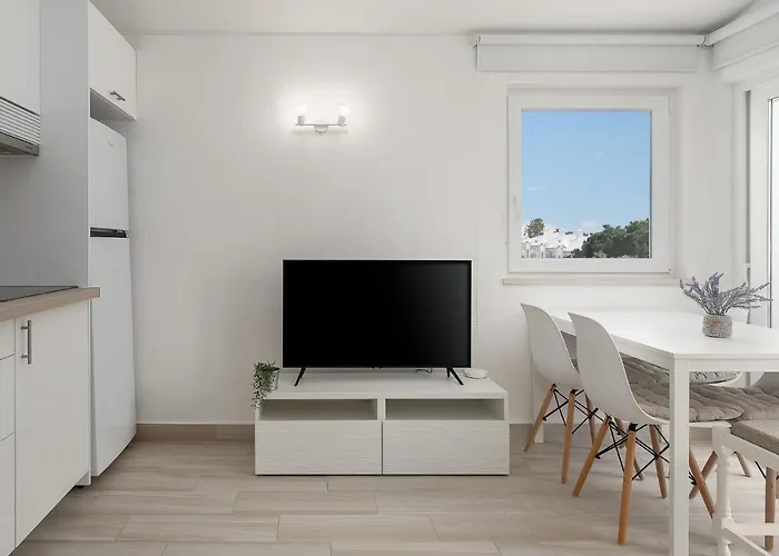 Sunny - 5min To The By Lovelystay