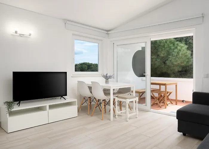 Apartment Sunny - 5min To The By Lovelystay