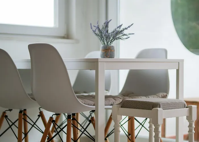 Sunny - 5min To The By Lovelystay 아파트