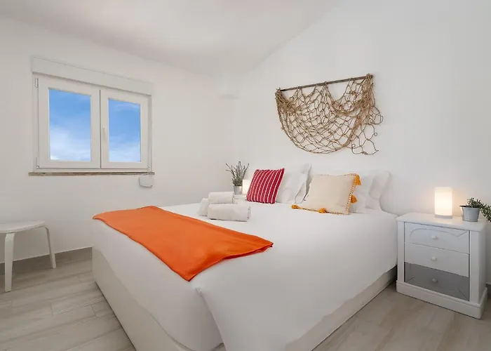 Sunny - 5min To The By Lovelystay *